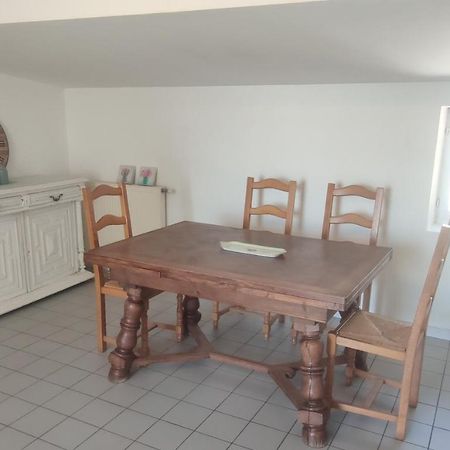 T3 Avec Sa Terrasse Au Coeur Du Village Medieval Sauzet  Extérieur photo