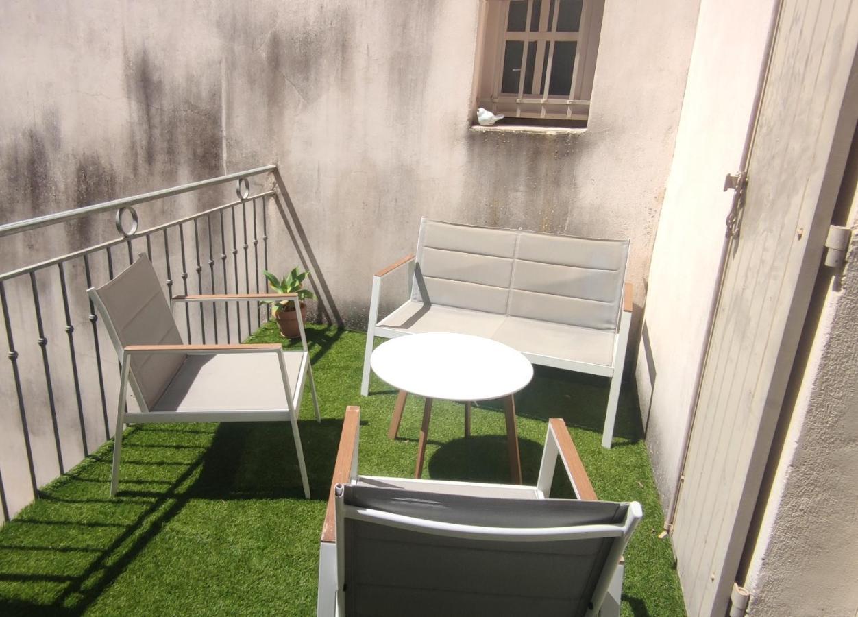 T3 Avec Sa Terrasse Au Coeur Du Village Medieval Sauzet  Extérieur photo