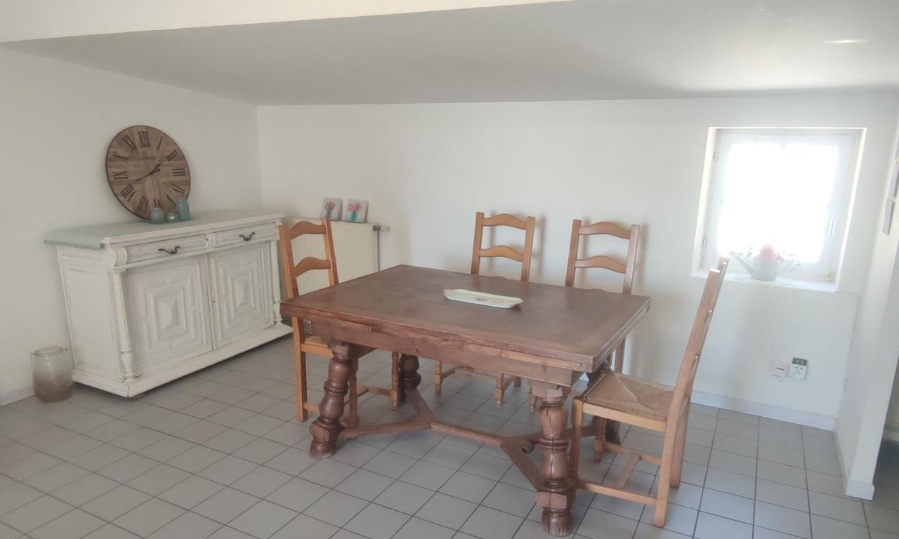 T3 Avec Sa Terrasse Au Coeur Du Village Medieval Sauzet  Extérieur photo